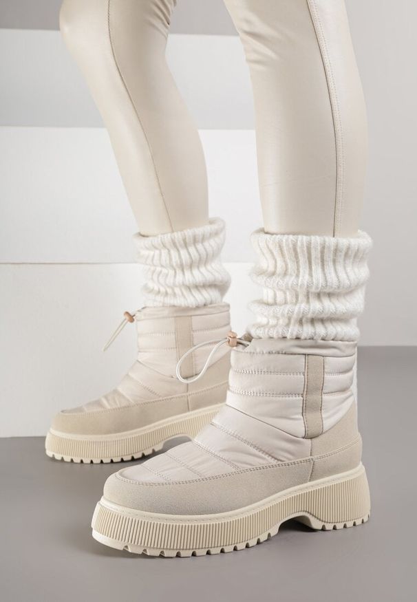 Born2be - Beżowe Śniegowce Ozdobione Pikowaną Cholewką Monalavea. Okazja: na co dzień. Kolor: beżowy. Materiał: jeans. Szerokość cholewki: normalna. Wzór: aplikacja. Styl: casual