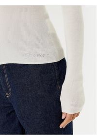 Guess Golf W5BR15 Z3OW2 Écru Slim Fit. Typ kołnierza: golf. Materiał: syntetyk