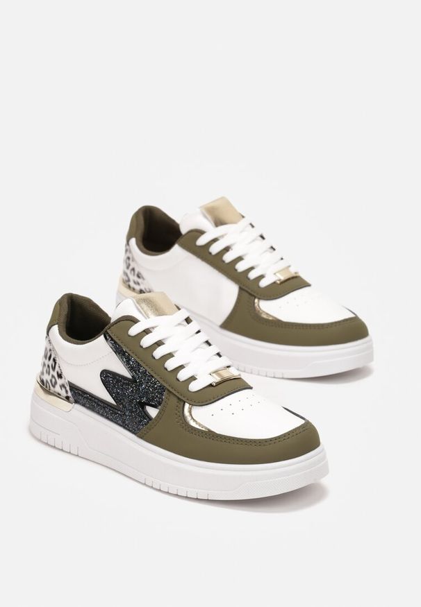 Born2be - Biało-Zielone Sznurowane Sneakersy na Płaskiej Podeszwie z Metaliczną i Brokatową Wstawką Mebassa. Wysokość cholewki: przed kostkę. Kolor: zielony, biały. Szerokość cholewki: normalna. Obcas: na płaskiej podeszwie