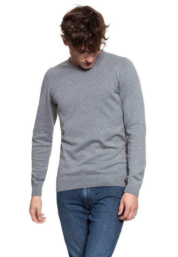 Mustang - MĘSKI SWETER MUSTANG Basic C-Neck Jumper MID GREY MELANGE 1006812 4140. Materiał: jeans, bawełna. Sezon: lato. Styl: elegancki, klasyczny