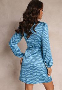 Renee - Niebieska Asymetryczna Sukienka Mini z Długim Rękawem i Sznurkiem w Talii Cyness. Kolor: niebieski. Długość rękawa: długi rękaw. Wzór: geometria. Typ sukienki: asymetryczne. Długość: mini #4