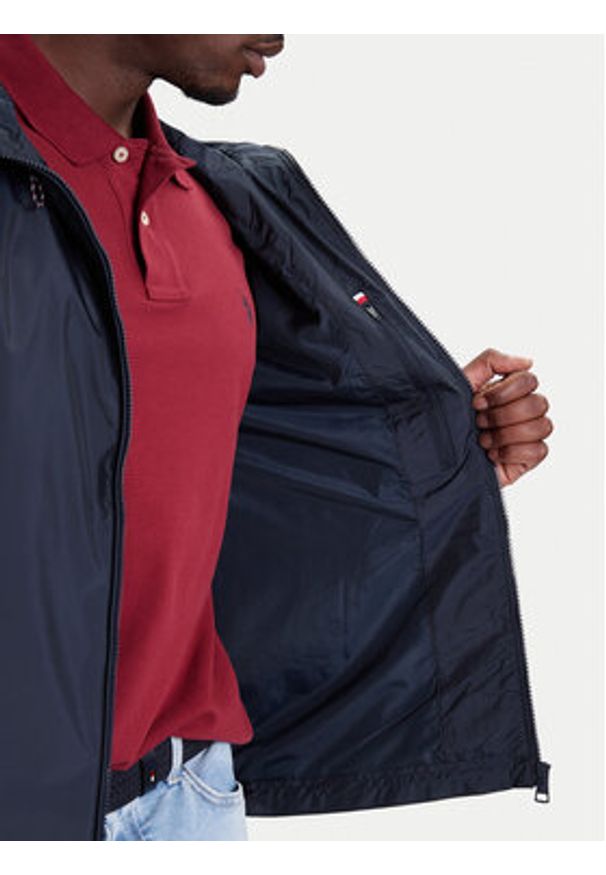 TOMMY HILFIGER - Tommy Hilfiger Kurtka przejściowa MW0MW40225 Granatowy Regular Fit. Kolor: niebieski. Materiał: syntetyk