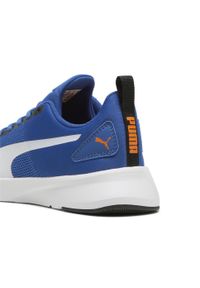 Buty do chodzenia dla dzieci Puma Flyer Runner Jr. Kolor: biały, czarny, wielokolorowy. Materiał: syntetyk, materiał. Szerokość cholewki: normalna. Sport: turystyka piesza