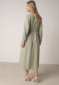Born2be - Zielona Wiskozowa Sukienka Koszulowa z Marszczeniem i Guzikiem w Talii Lennatha. Okazja: na co dzień. Kolor: zielony. Materiał: wiskoza. Typ sukienki: koszulowe. Styl: casual, elegancki, klasyczny #7