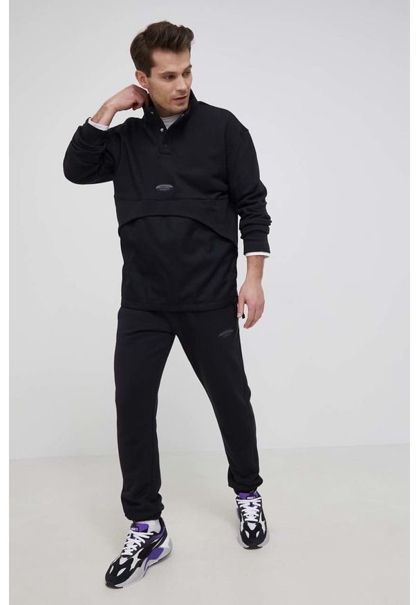 adidas Originals bluza bawełniana męska kolor czarny z aplikacją. Kolor: czarny. Materiał: bawełna. Długość: krótkie. Wzór: aplikacja