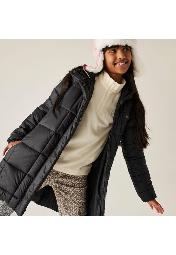 Regatta - Płaszcz dziecięcy zimowy Junior Embrie. Okazja: na co dzień. Kolor: czarny. Materiał: puch. Sezon: zima. Styl: casual, elegancki, sportowy