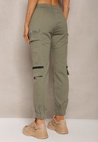 Renee - Ciemnozielone Spodnie z Bawełny o Fasonie Joggerów z Metalicznym Suwakiem na Boku Acrabra. Kolor: zielony. Materiał: bawełna #2