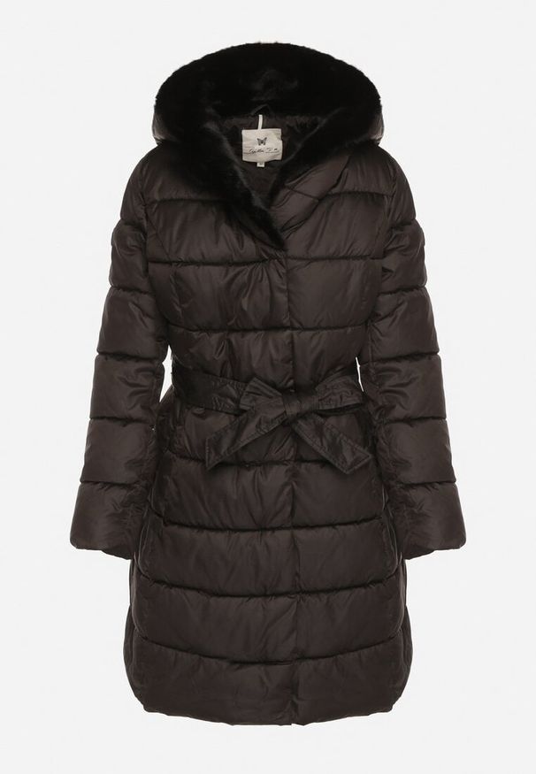 Born2be - Czarna Długa Kurtka Ozdobiona Pikowaniem z Nieodpinanym Kapturem i Paskiem Lidaveia. Okazja: na co dzień. Kolor: czarny. Materiał: jeans. Długość: długie. Wzór: aplikacja. Styl: elegancki, klasyczny, casual