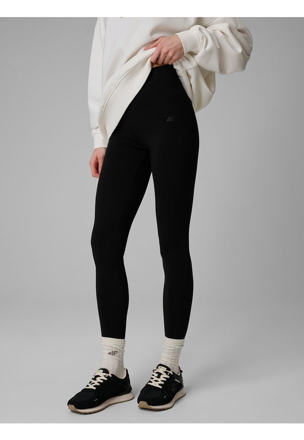 4f - 4F Legginsy dzianinowe damskie - czarne S. Okazja: na co dzień. Stan: podwyższony. Kolor: czarny. Materiał: dzianina. Wzór: gładki, jednolity, ze splotem. Styl: casual, sportowy
