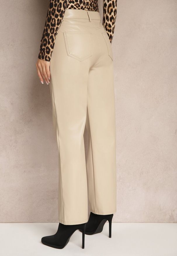 Renee - Beżowe Spodnie z Ekoskóry o Prostym Kroju High Waist Arivra. Okazja: na co dzień. Stan: podwyższony. Kolor: beżowy. Styl: elegancki, casual