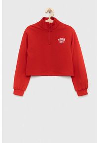 TOMMY HILFIGER - Tommy Hilfiger bluza dziecięca kolor czerwony z aplikacją. Okazja: na co dzień. Kolor: czerwony. Materiał: włókno, dzianina. Długość: krótkie. Wzór: aplikacja. Styl: casual #1