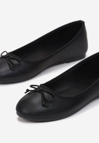 Renee - Czarne Balerinki Nospe. Nosek buta: okrągły. Zapięcie: bez zapięcia. Kolor: czarny. Szerokość cholewki: normalna. Wzór: aplikacja #3
