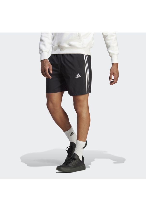 Adidas - AEROREADY Essentials Chelsea 3-Stripes Shorts. Kolor: biały, wielokolorowy, czarny. Materiał: materiał. Długość: krótkie