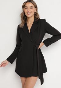 Born2be - Czarna Kopertowa Sukienka z Imitacją Kieszeni Talriti. Kolor: czarny. Typ sukienki: kopertowe. Styl: elegancki