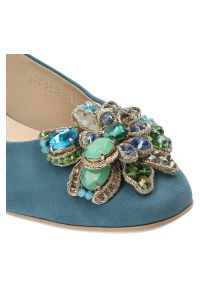 Turkusowe Sandały Armodo Eleganckie Obuwie Damskie. Okazja: na co dzień. Kolor: niebieski. Materiał: zamsz, welur. Wzór: aplikacja, kwiaty. Obcas: na obcasie. Styl: elegancki. Wysokość obcasa: niski #4