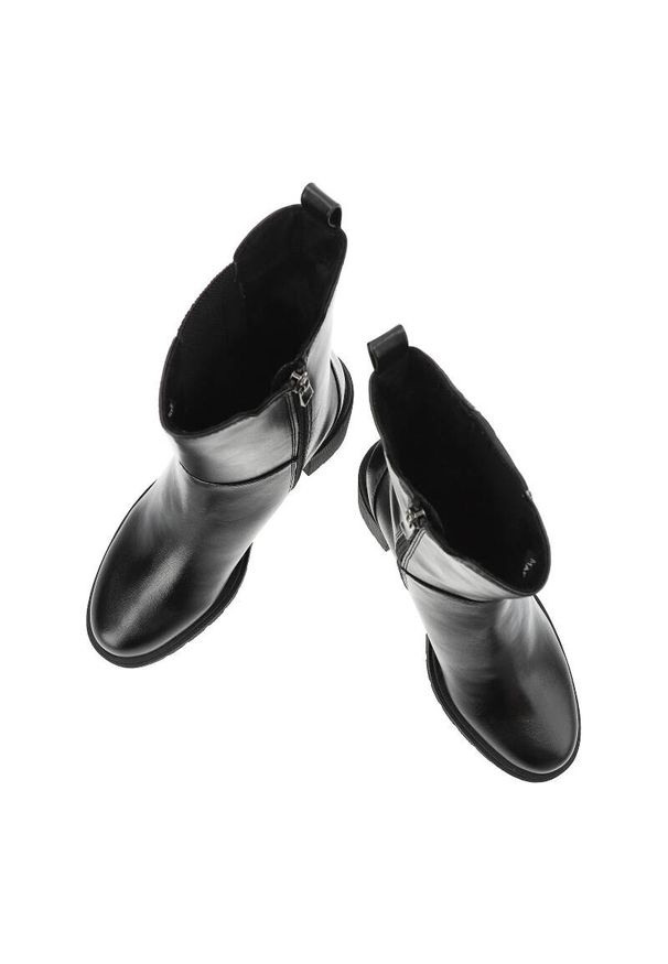 Czarna Kozaki Marco Tozzi Ocieplane Buty Damskie. Kolor: czarny. Materiał: syntetyk, futro, wełna, jeans, skóra ekologiczna. Sezon: zima. Obcas: na obcasie. Styl: klasyczny, elegancki. Wysokość obcasa: średni