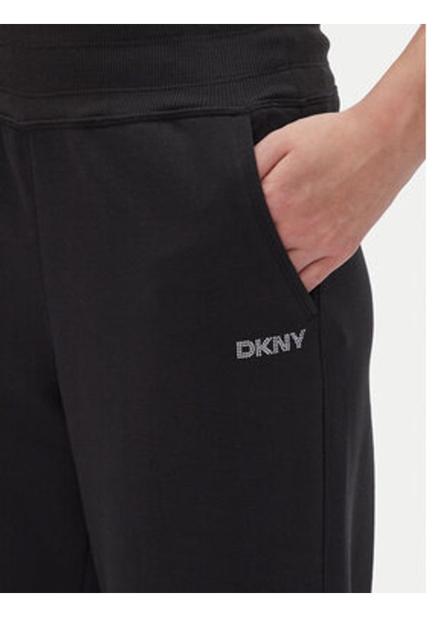 DKNY Sport Spodnie dresowe DP5P3601 Czarny Regular Fit. Kolor: czarny. Materiał: syntetyk