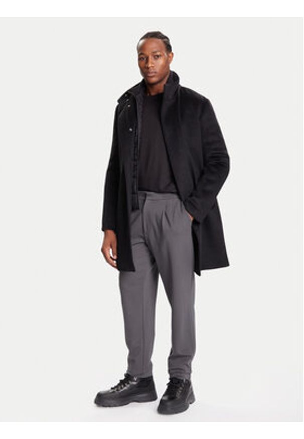 Guess Płaszcz przejściowy M4BL30 WGJ82 Czarny Regular Fit. Kolor: czarny. Materiał: syntetyk