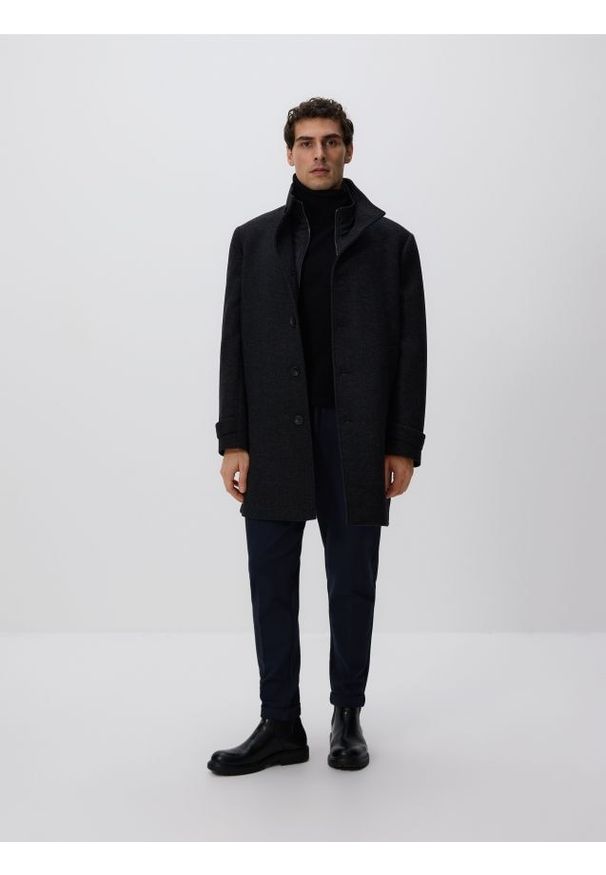 Reserved - Długi płaszcz z wełną - czarny. Kolor: czarny. Materiał: wełna. Długość: długie