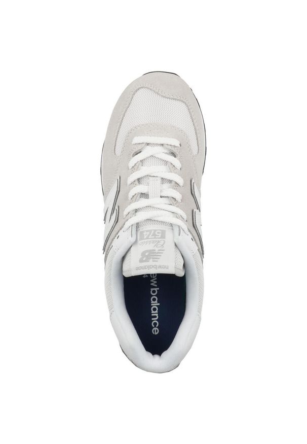Buty do chodzenia męskie New Balance 574. Zapięcie: sznurówki. Kolor: wielokolorowy, czarny, szary, biały, beżowy. Materiał: guma, tkanina, zamsz, materiał, syntetyk. Szerokość cholewki: normalna. Model: New Balance 574. Sport: turystyka piesza