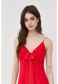 Morgan sukienka kolor czerwony midi rozkloszowana. Kolor: czerwony. Materiał: tkanina. Długość rękawa: na ramiączkach. Typ sukienki: rozkloszowane. Długość: midi