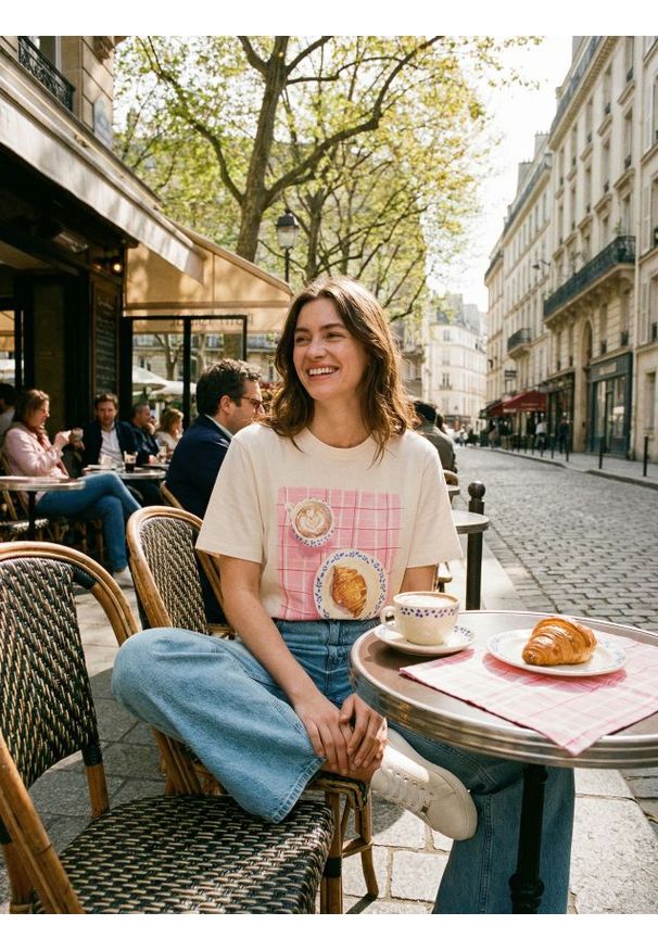 Sinsay - Bawełniana koszulka z nadrukiem - kremowy. Kolor: kremowy. Materiał: bawełna. Wzór: nadruk