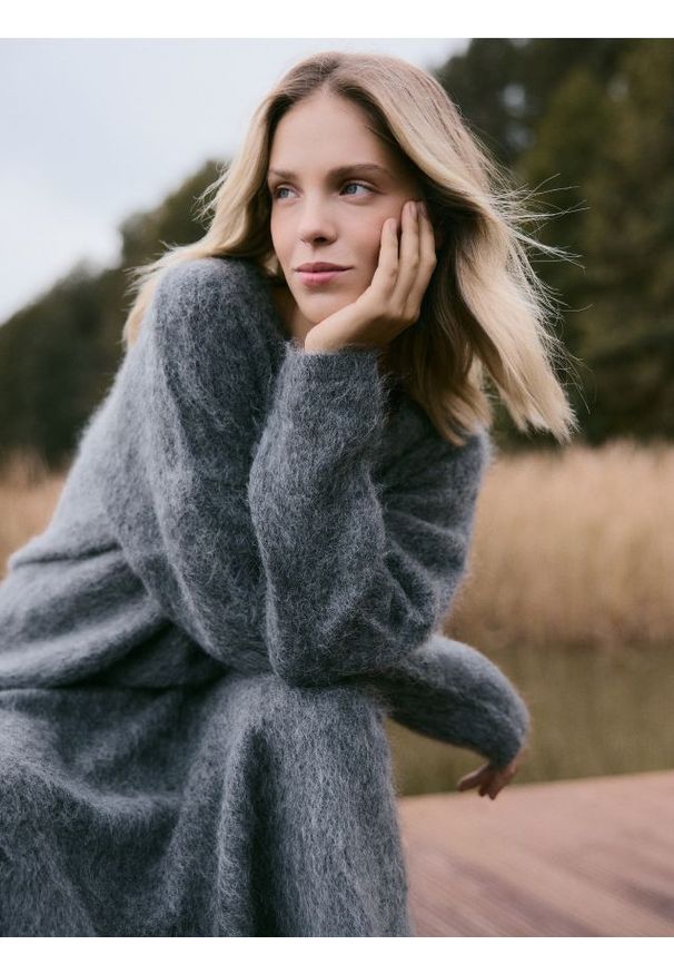 Reserved - Sweter z wełną i moherem - ciemnoszary. Kolor: szary. Materiał: moher, wełna