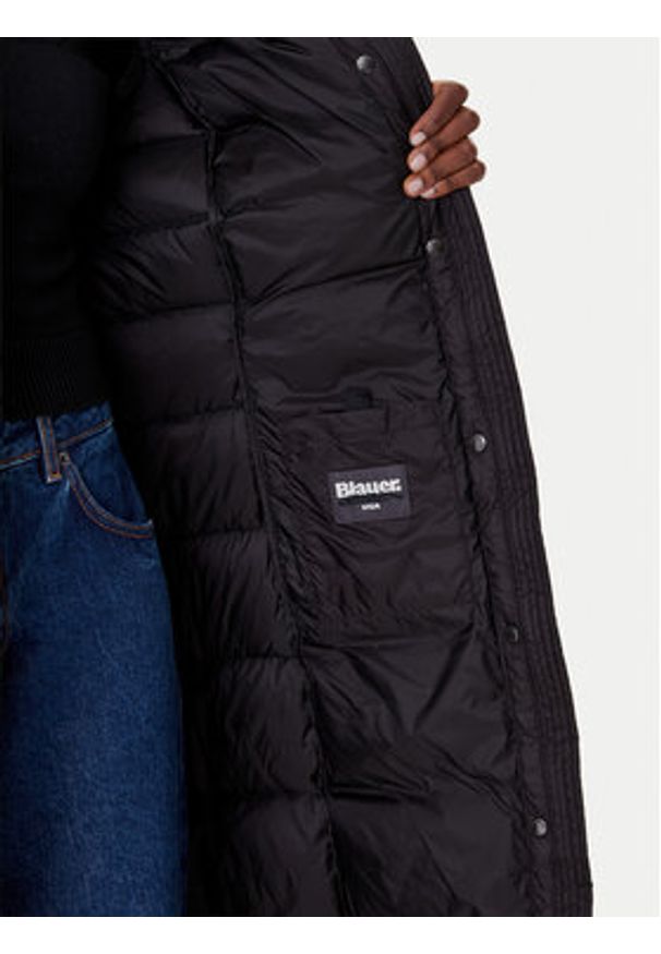 Blauer Płaszcz zimowy 25WBLDK03101 Czarny Regular Fit. Kolor: czarny. Materiał: syntetyk. Sezon: zima