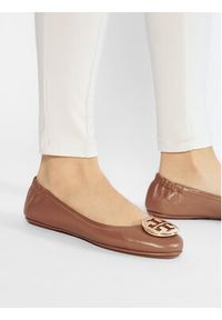Tory Burch Baleriny Minnie Travel Ballet With Metal Logo 50393 Brązowy. Kolor: brązowy. Materiał: skóra