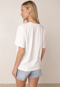 Born2be - Biały T-shirt z Bawełny z Trójkątnym Dekoltem Siliphe. Okazja: do pracy, na co dzień, na spotkanie biznesowe. Kolor: biały. Materiał: bawełna. Styl: elegancki, biznesowy, casual #6