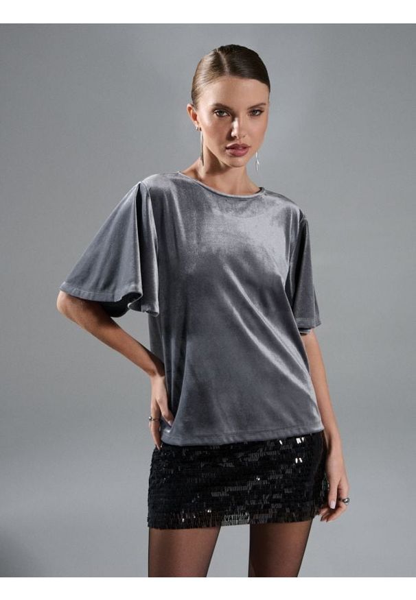 Sinsay - Koszulka z krótkim rękawem - srebrny. Kolor: srebrny. Długość rękawa: krótki rękaw. Długość: krótkie