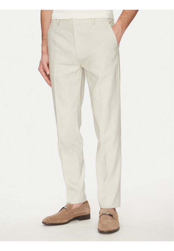 Calvin Klein Spodnie materiałowe K10K114400 Beżowy Slim Fit. Kolor: beżowy. Materiał: len, lyocell