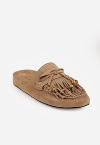 Born2be - Beżowe Klapki VICES Typu Mule z Koralikami Frędzlami i Kokardą Dioleora. Okazja: na co dzień. Kolor: beżowy. Wzór: aplikacja. Styl: casual, elegancki #3