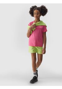 4F JUNIOR - T-shirt gładki dziewczęcy - różowy. Okazja: na co dzień. Kolor: różowy. Materiał: bawełna, dzianina, jersey. Długość rękawa: krótki rękaw. Długość: krótkie. Wzór: gładki. Sezon: lato. Styl: casual, sportowy