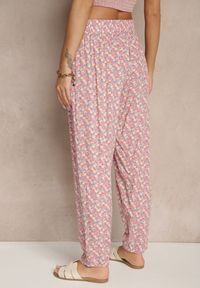 Renee - Różowe Spodnie z Wiskozy High Waist w Kwiatowy Wzór Liosena. Okazja: na co dzień. Stan: podwyższony. Kolor: różowy. Materiał: wiskoza. Wzór: kwiaty. Styl: casual #3