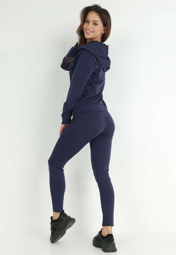 Born2be - Granatowy Komplet Sportowy 3-częściowy Bluza Legginsy i Top Fika. Kolor: niebieski. Sport: turystyka piesza