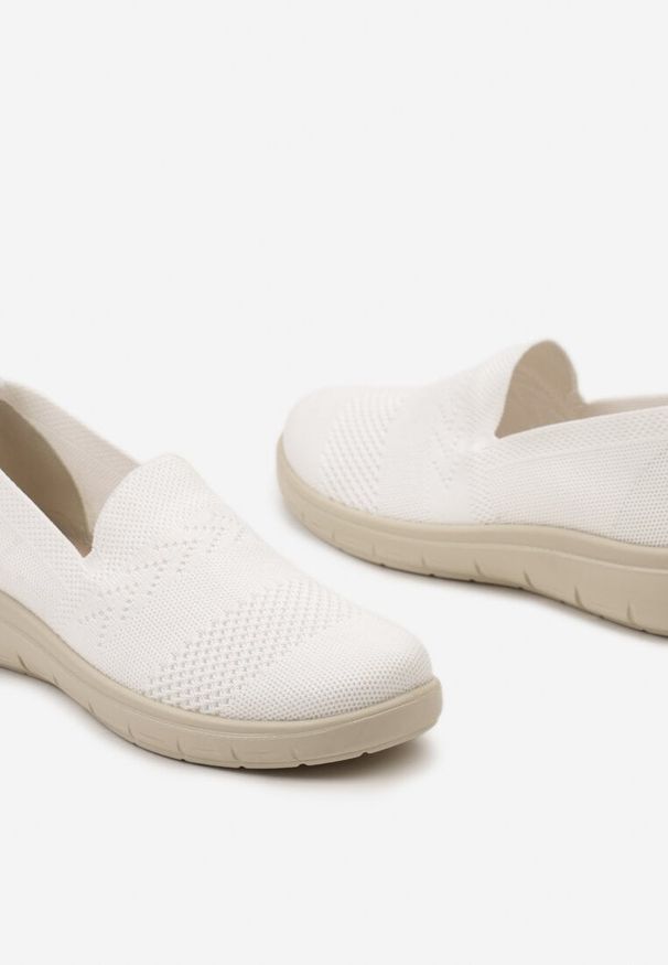 Born2be - Białe Tenisówki w Stylu Mokasynów Sportowych z Elastyczną Cholewką Meeporis. Kolor: biały. Materiał: bawełna. Szerokość cholewki: normalna. Sezon: wiosna, lato. Styl: sportowy