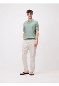 Reserved - Sweter polo z wiskozą - jasnozielony. Typ kołnierza: polo. Kolor: zielony. Materiał: wiskoza #1