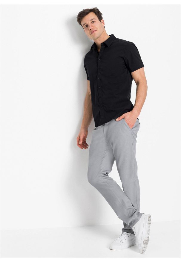 bonprix - Koszula z krótkim rękawem, ze stretchem, Slim Fit. Kolor: czarny. Materiał: materiał. Długość rękawa: krótki rękaw. Długość: krótkie