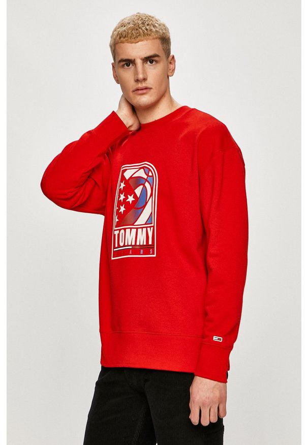 Tommy Jeans - Bluza. Kolor: czerwony. Wzór: nadruk