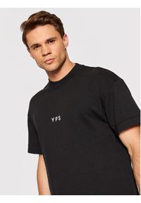 Young Poets Society T-Shirt Daylen 106602 Czarny Regular Fit. Kolor: czarny. Materiał: bawełna