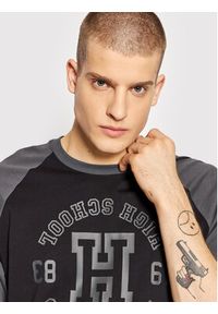 Champion T-Shirt Unisex STRANGER THINGS Hawkins Raglan 217755 Czarny Custom Fit. Kolor: czarny. Materiał: bawełna. Długość rękawa: raglanowy rękaw #9