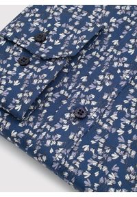 Pako Lorente - PAKO LORENTE - Granatowa koszula męska w kwiaty. Okazja: na co dzień. Kolor: niebieski. Materiał: elastan, bawełna. Długość rękawa: długi rękaw. Długość: długie. Wzór: kwiaty. Styl: casual #9