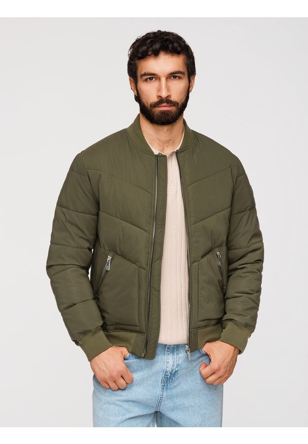 Ombre Clothing - Męska pikowana kurtka bomberka z metalowymi zamkami - ciemnooliwkowa V3 - Rozmiar: L. Kolor: oliwkowy. Materiał: poliester. Wzór: nadruk