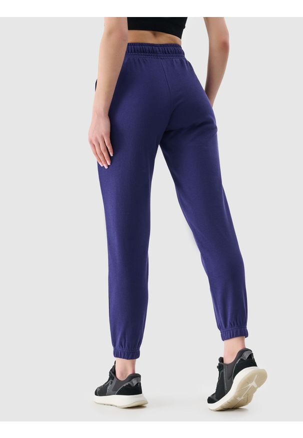 4f - 4F Spodnie dresowe joggery damskie - granatowe XL. Kolor: niebieski. Materiał: dresówka. Wzór: gładki, ze splotem
