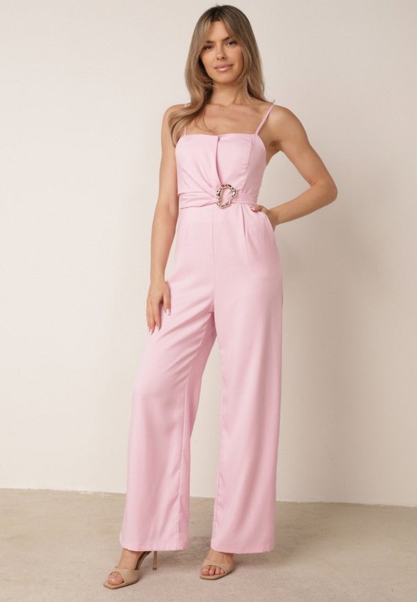 Born2be - Różowy Kombinezon Elegancki z Paskiem i Ozdobną Klamrą oraz Kieszeniami Iolaia. Kolor: różowy. Długość: długie. Styl: elegancki