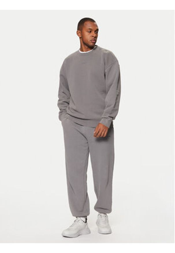 Hugo - HUGO Spodnie dresowe Dopee 50540938 Szary Regular Fit. Kolor: szary. Materiał: bawełna