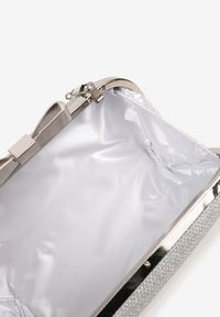 Renee - Srebrna Torebka Kopertówka z Dodatkowym Łańcuszkiem i Metalicznym Zapięciem Grireia. Kolor: srebrny. Styl: klasyczny, casual, elegancki