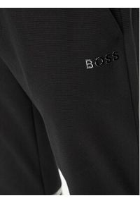 BOSS - Boss Spodnie dresowe Hadiko Mirror 50501206 Czarny Relaxed Fit. Kolor: czarny. Materiał: bawełna, dresówka #3