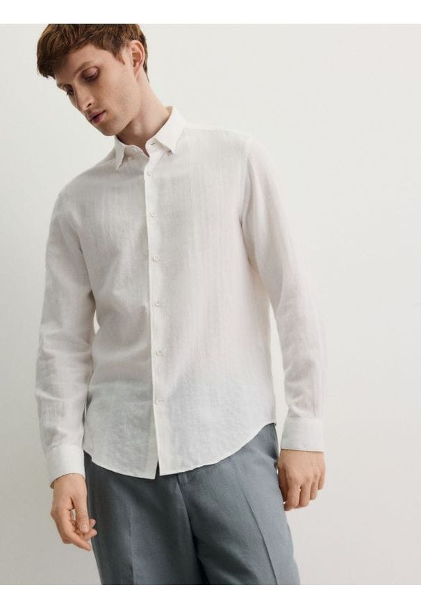 Reserved - Koszula regular fit z domieszką lnu - złamana biel. Materiał: len